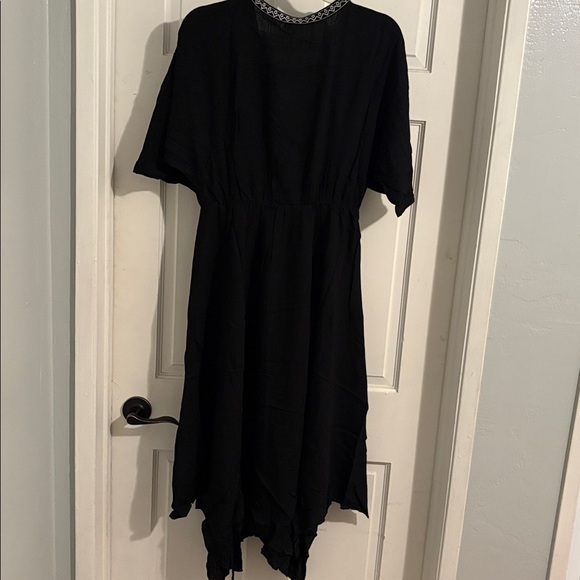 En Crème Elegant Black Embroidered Dress - Picture 6 of 8